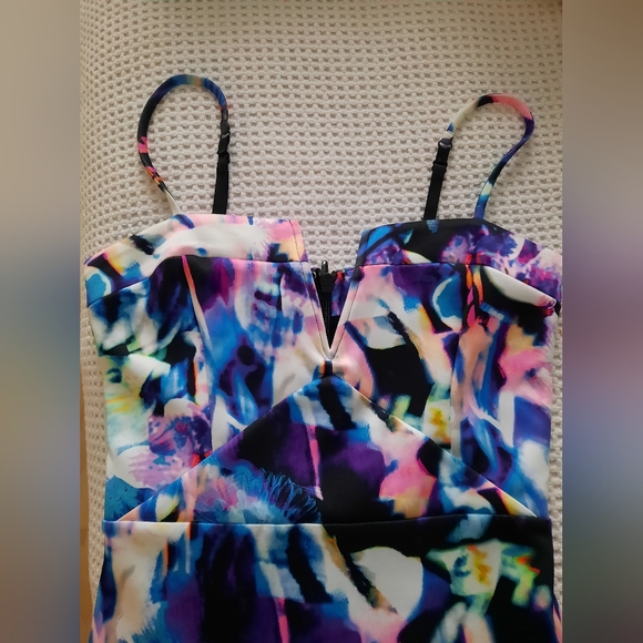 Colourful asymetric dress Bebe - Picture 6 of 7